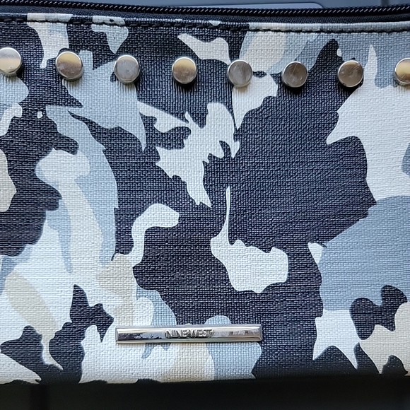 Nine West Studded Floral Design Logo Wristlet Wallet Black Blue & White - Picture 3 of 8